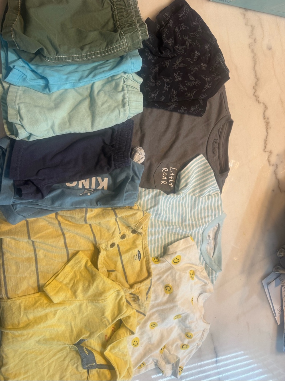 Kids' Mixed Short-Sleeve Tops - Yellow, Light Blue, Navy & Gray and bottoms